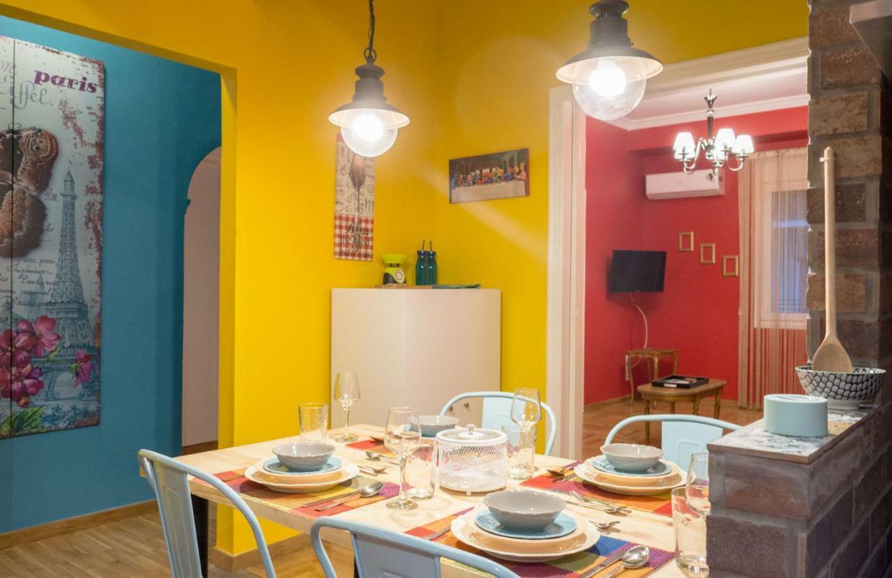 "Casa De Colores", Next To The Metro Афіни Екстер'єр фото
